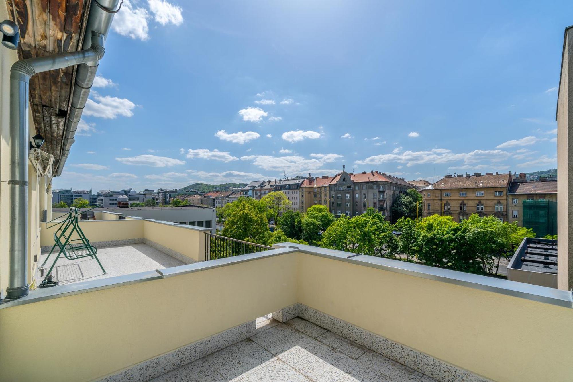 Skyline Sanctuary Apartment